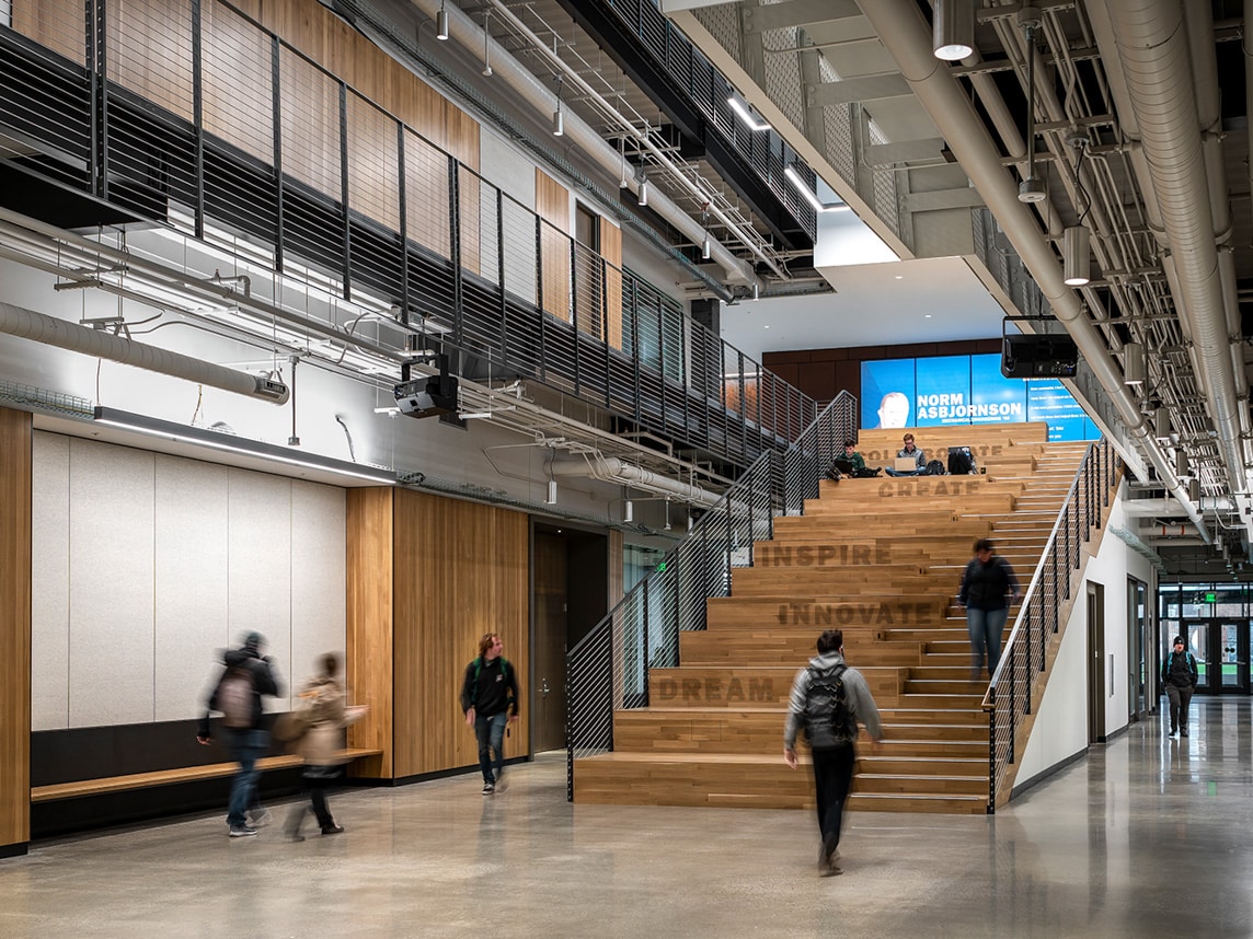 The large learning staircase encourages spontaneous interaction. 