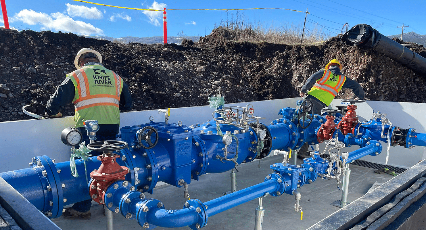 Contractors work to install the pressure reducing valve station. Morrison-Maierle’s hydraulic
modeling revealed that available elevation changes generated pressures that exceeded
requirements, which prompted them to develop specialized pressure-management strategies. As
a result, the design instead uses gravity as a renewable energy source that eliminates many of the operational costs associated with conventional pumping systems.